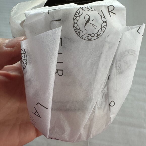 La Lueur candle, White Cactus, 8 oz, coconut wax blend, NEW in box - Picture 2 of 8